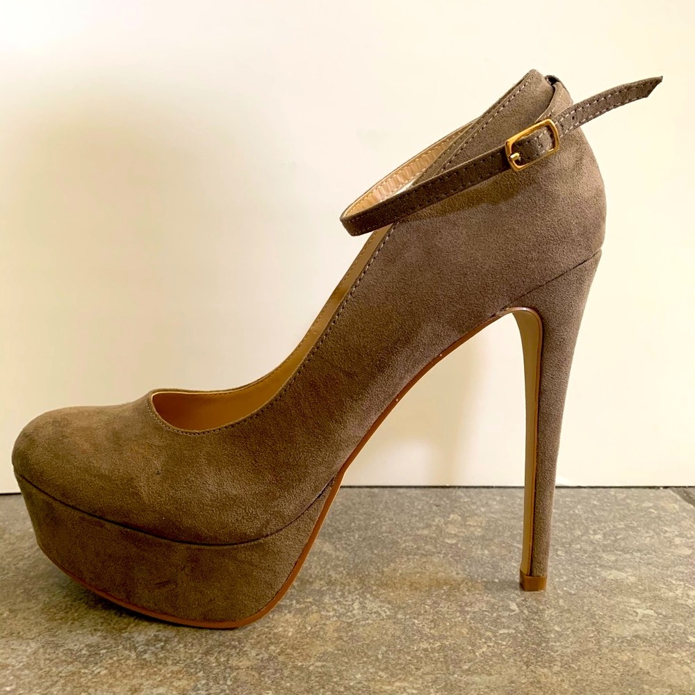 Tan/Beige Suede Pumps